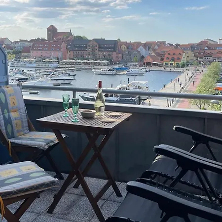 Yachthafen Lounge Waren (Mueritz)