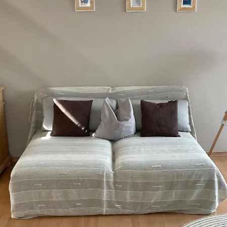 Yachthafen Lounge فارين